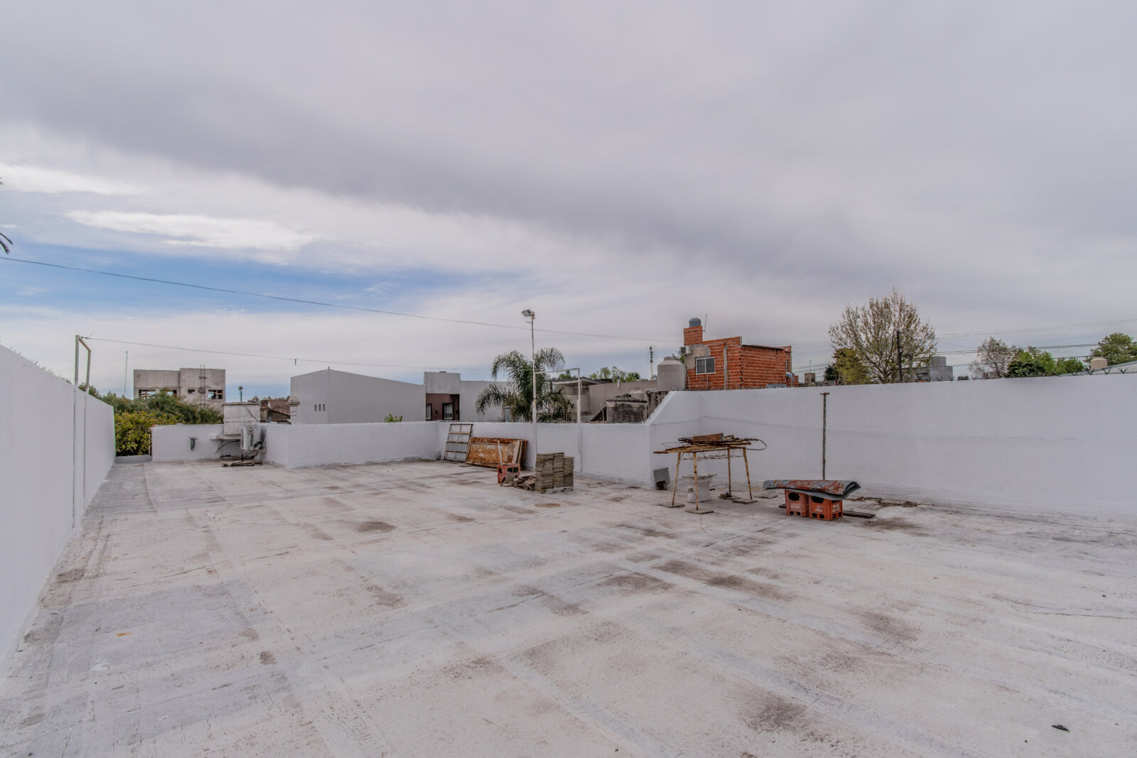 VENTA. CASA. 4 AMBIENTES. PILETA. QUINCHO. TALLER. QUILMES. - 44