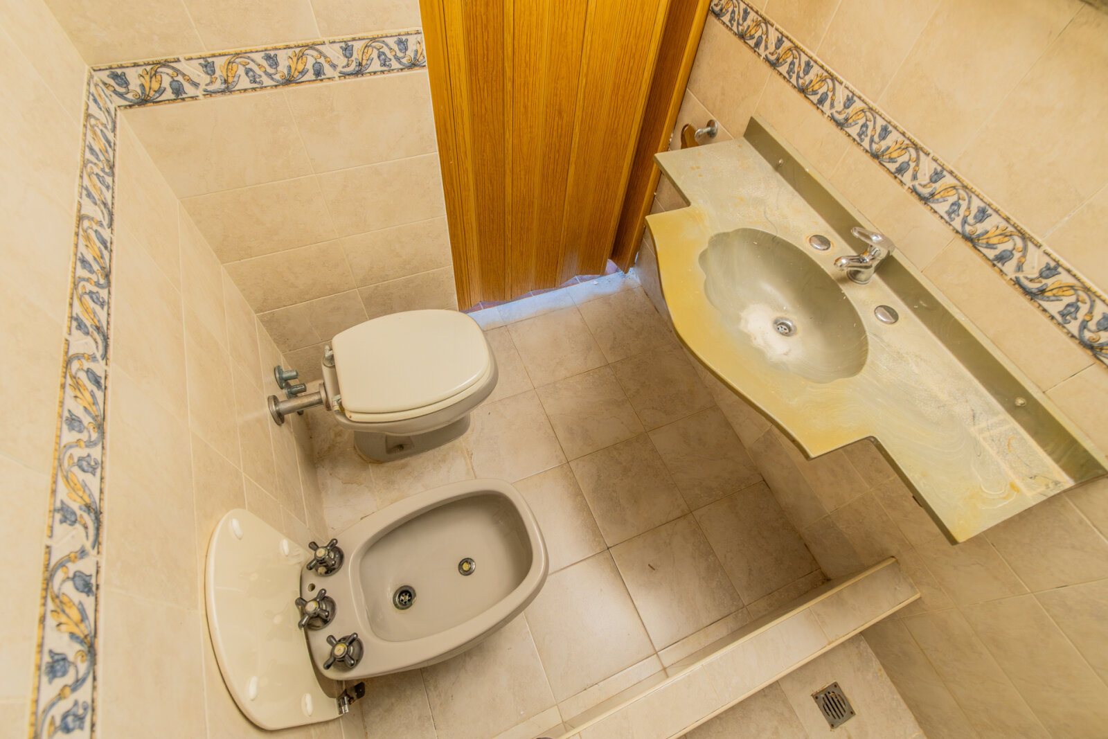 VENTA. CASA. 4 AMBIENTES. PILETA. QUINCHO. TALLER. QUILMES. - 27