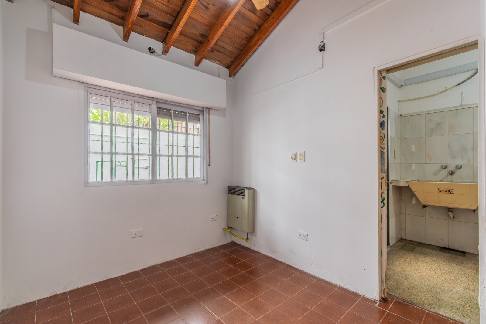 VENTA. CASA. 4 AMBIENTES. PILETA. QUINCHO. TALLER. QUILMES. - 22