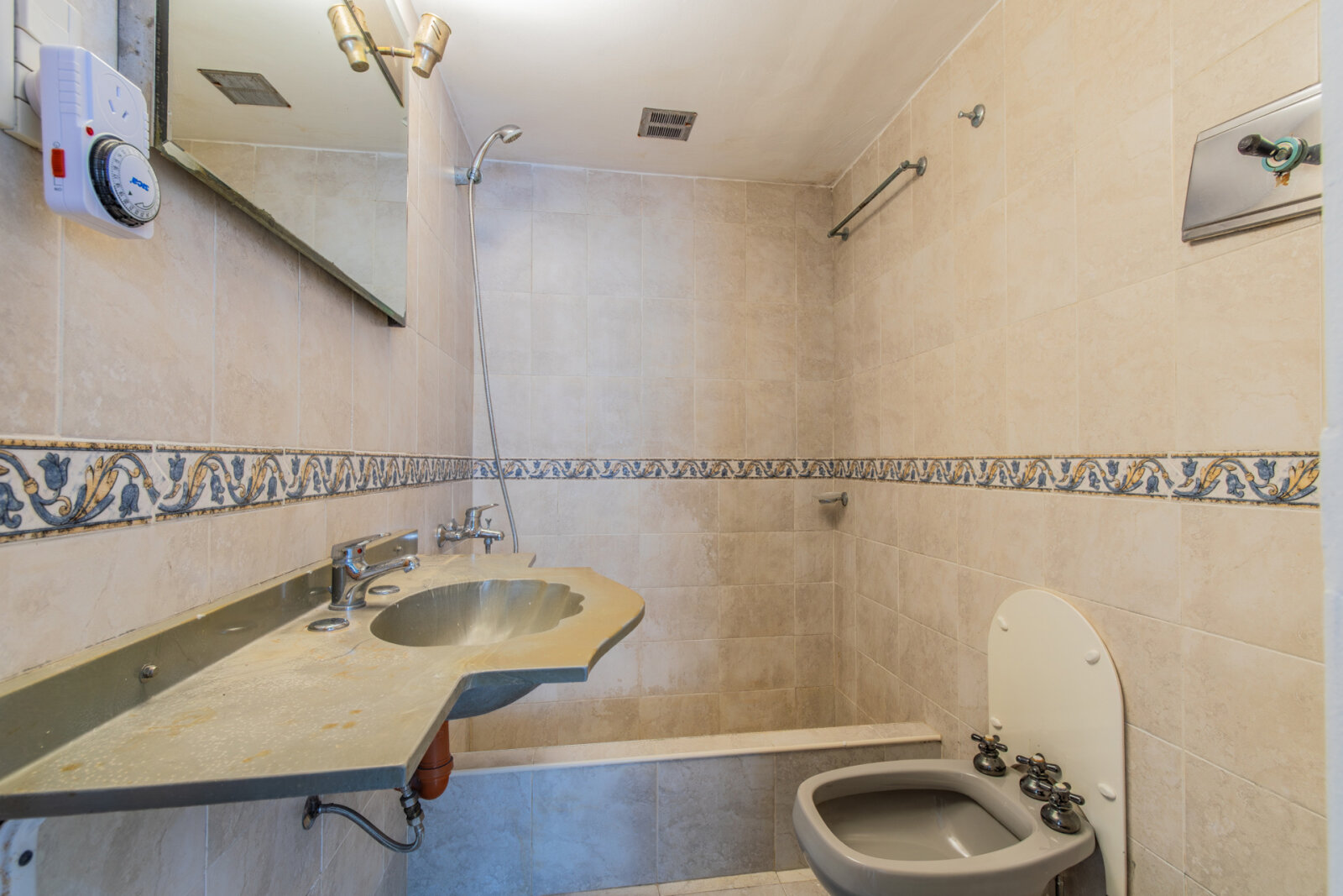 VENTA. CASA. 4 AMBIENTES. PILETA. QUINCHO. TALLER. QUILMES. - 25