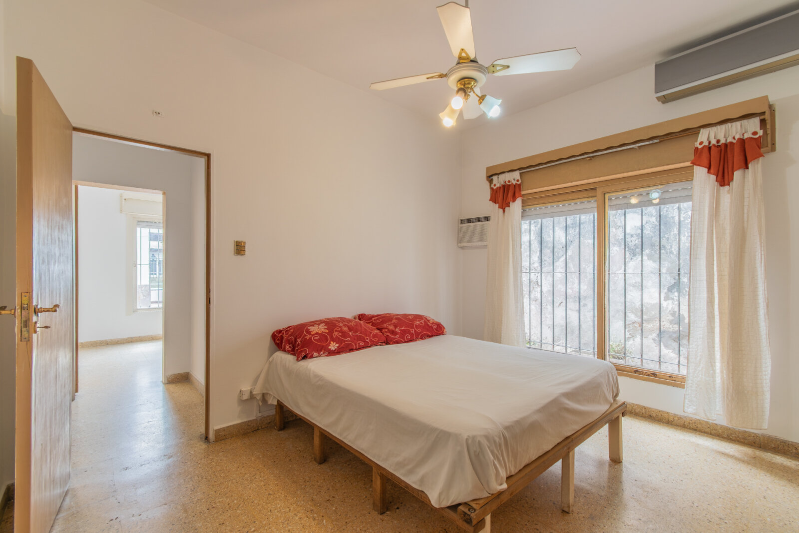 VENTA. CASA. 4 AMBIENTES. PILETA. QUINCHO. TALLER. QUILMES. — foto 10