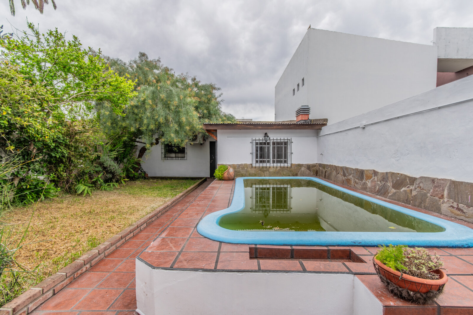 VENTA. CASA. 4 AMBIENTES. PILETA. QUINCHO. TALLER. QUILMES. - 31