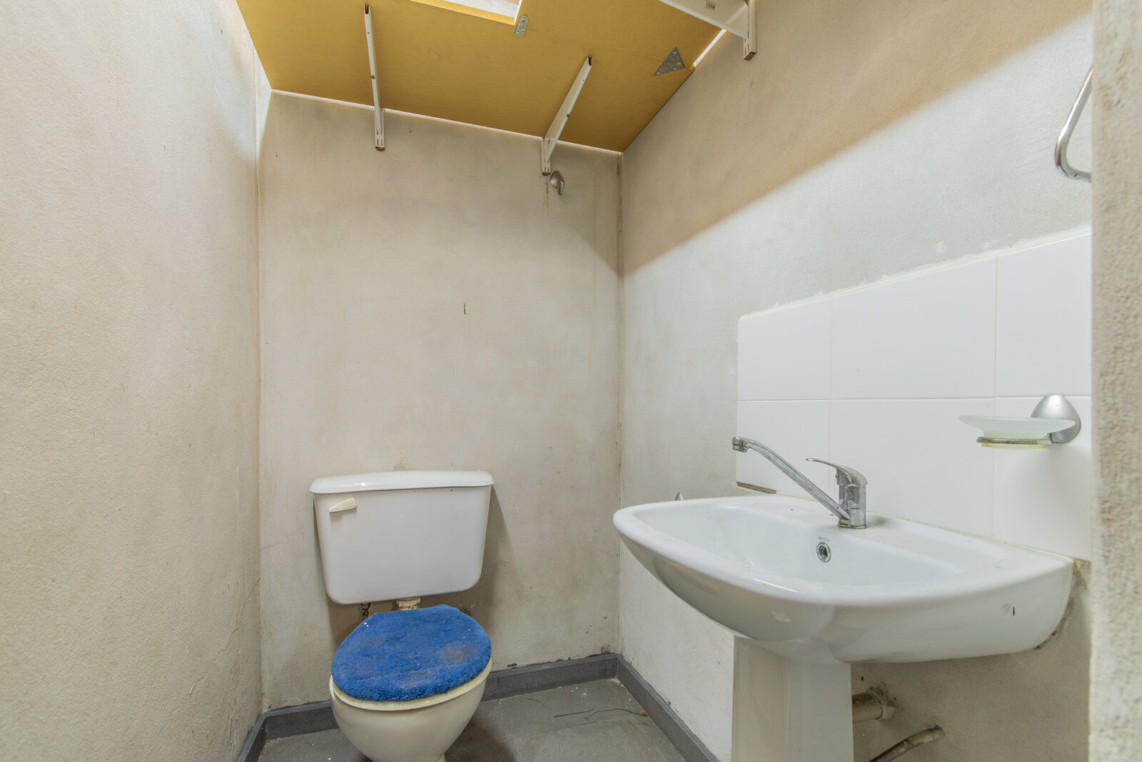 VENTA. CASA. 4 AMBIENTES. PILETA. QUINCHO. TALLER. QUILMES. - 36