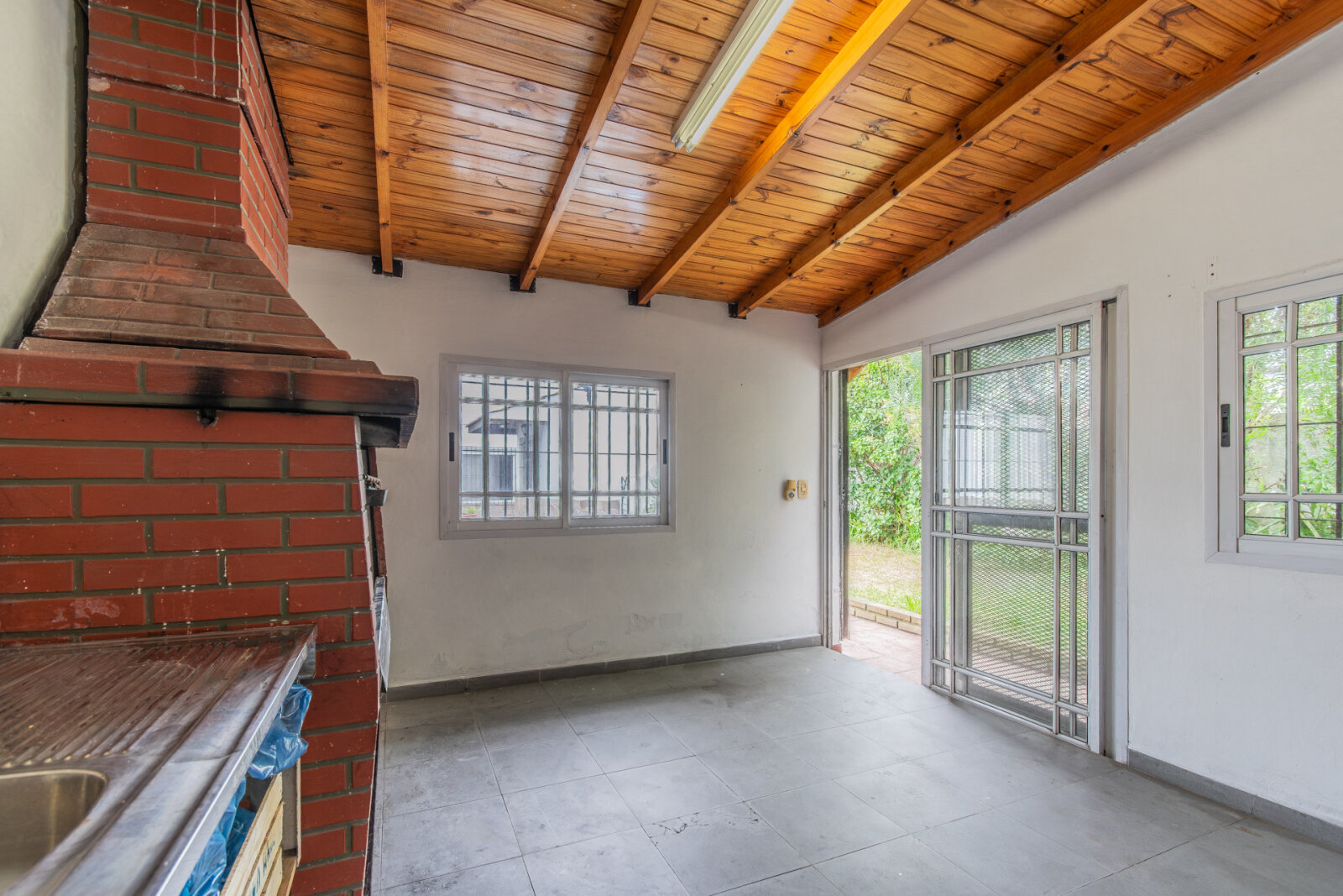 VENTA. CASA. 4 AMBIENTES. PILETA. QUINCHO. TALLER. QUILMES. - 35