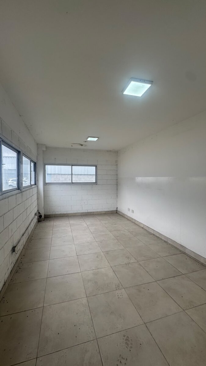 Depósito en venta y en alquiler parque industrial EBAPI 1500 m2 - 4