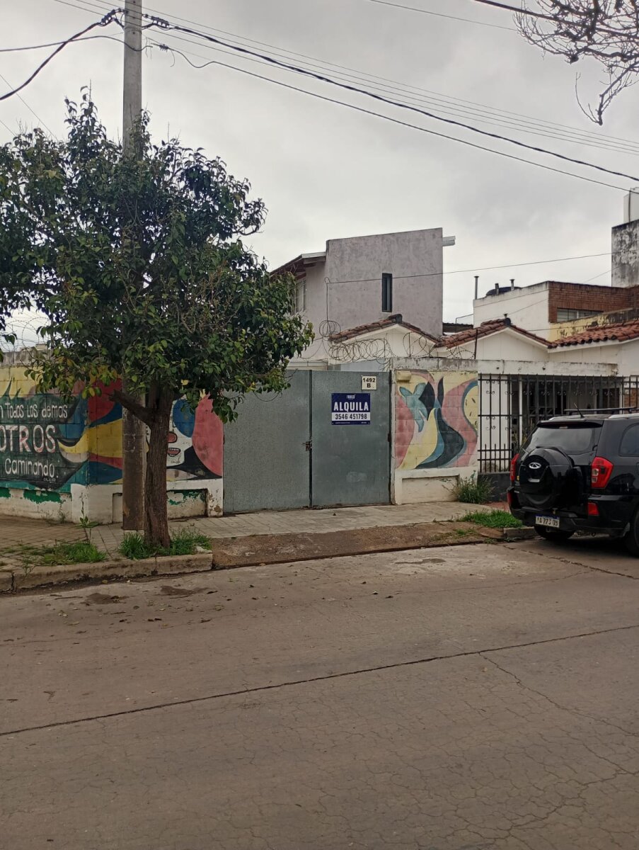001 Casa tres dormitorios en Crisol Norte con cochera, patio y asador - Imagen 2