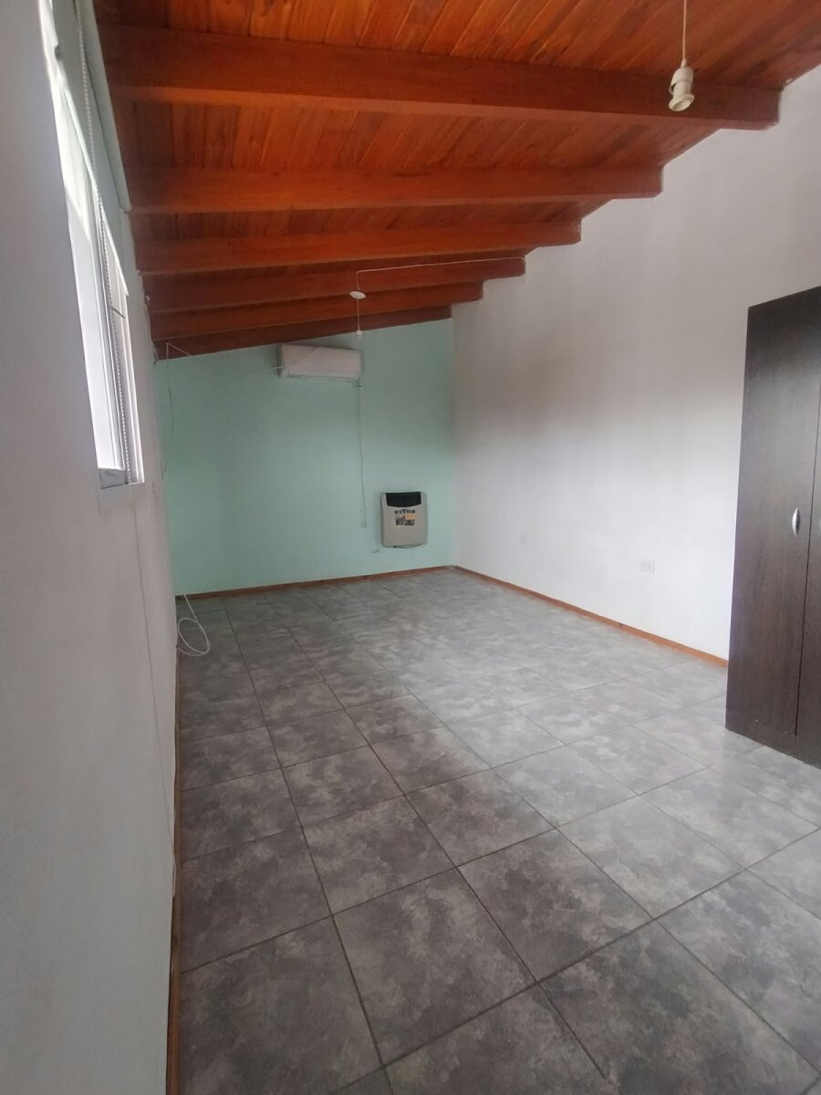 001 Casa tres dormitorios en Crisol Norte con cochera, patio y asador - 17