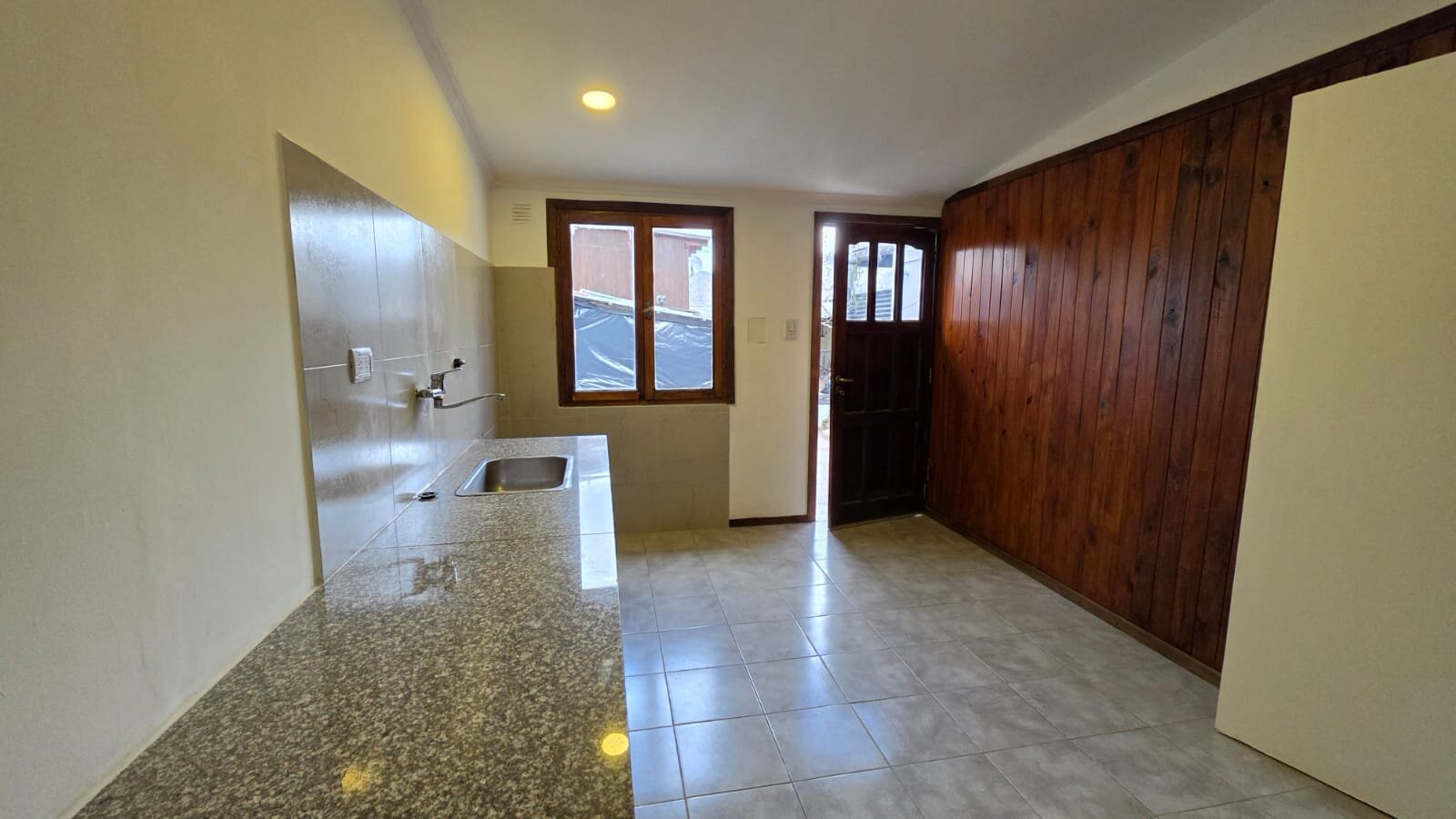 DEPARTAMENTO DE 1 DORMITORIO CON PATIO RECIENTEMENTE REMODELADO