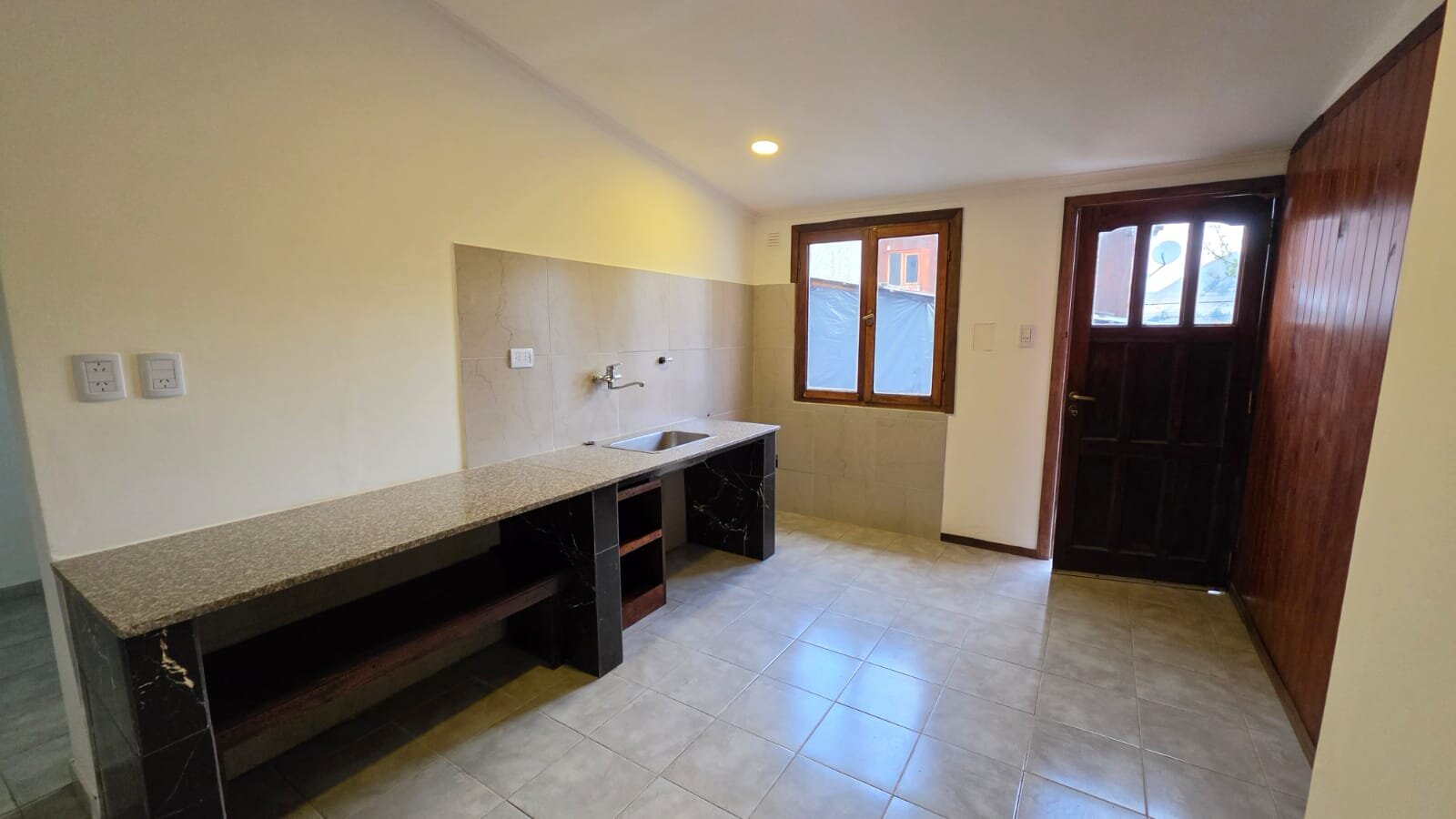DEPARTAMENTO DE 1 DORMITORIO CON PATIO RECIENTEMENTE REMODELADO — foto 4