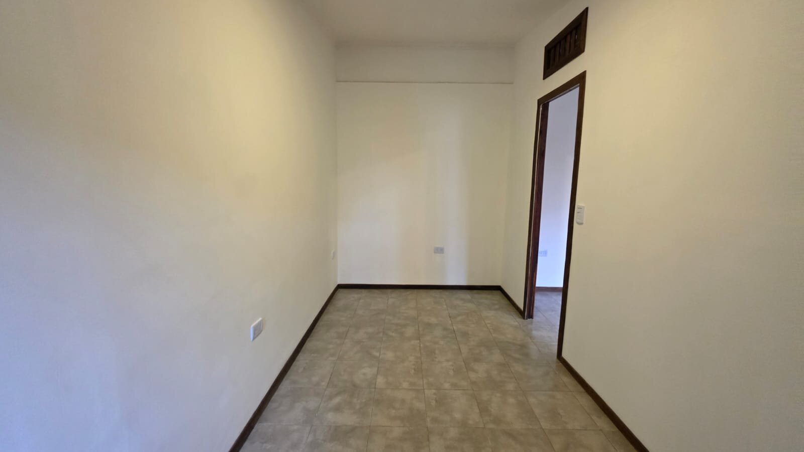 DEPARTAMENTO DE 1 DORMITORIO CON PATIO RECIENTEMENTE REMODELADO — foto 9