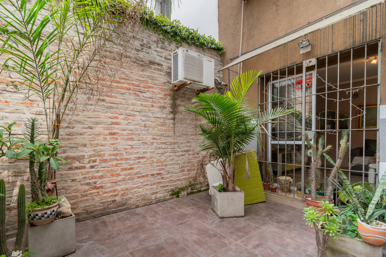 Venta. Casa 4 ambientes. Reciclada. Cochera. Patio. Quincho. Flores - 30
