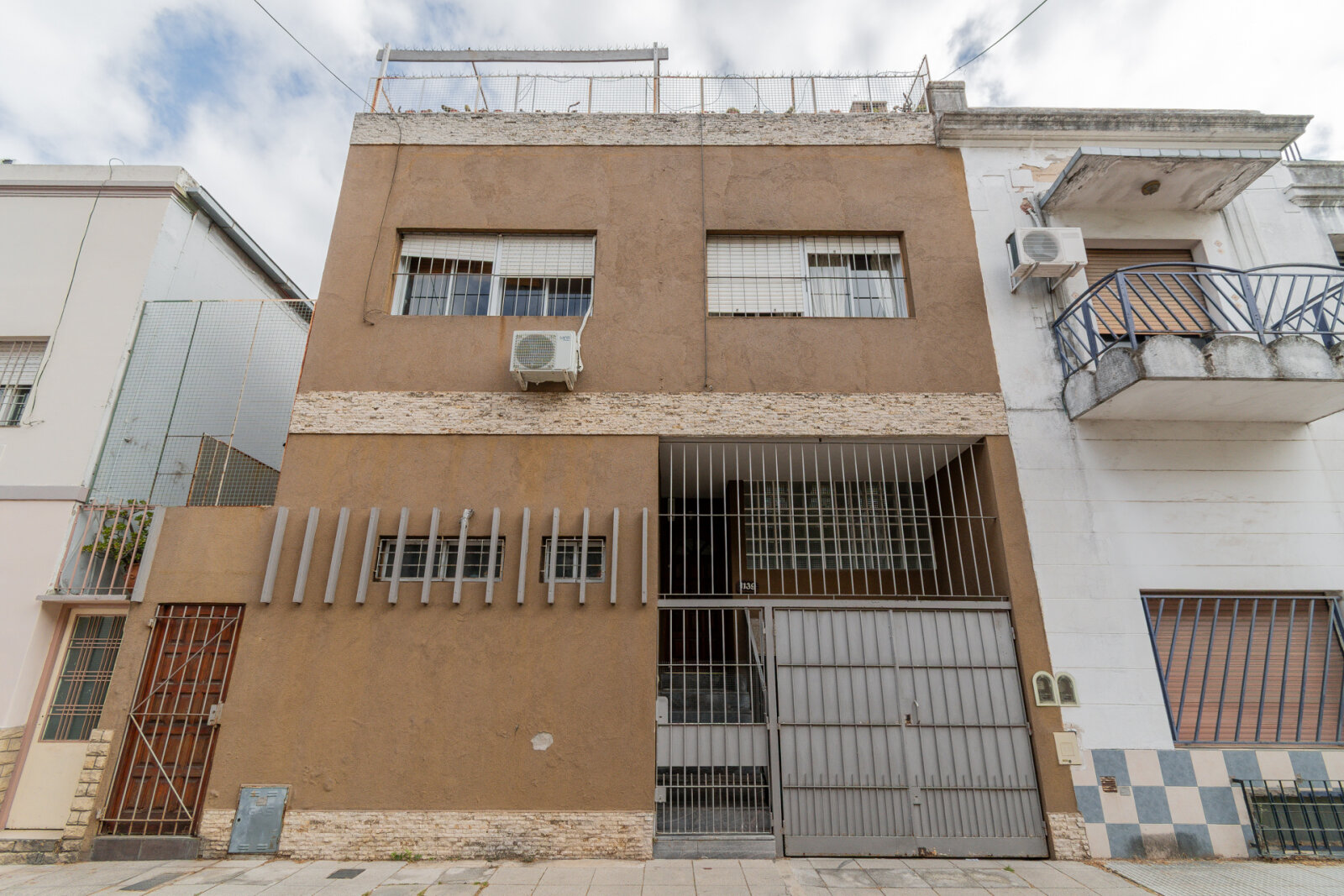 Venta. Casa 4 ambientes. Reciclada. Cochera. Patio. Quincho. Flores - 39