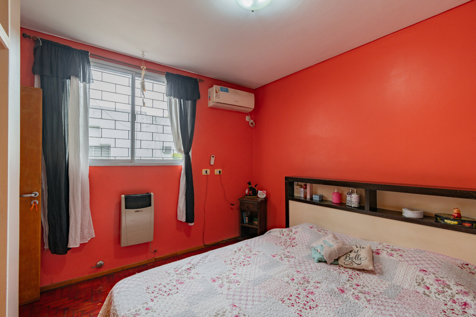 Venta. Casa 4 ambientes. Reciclada. Cochera. Patio. Quincho. Flores - 18