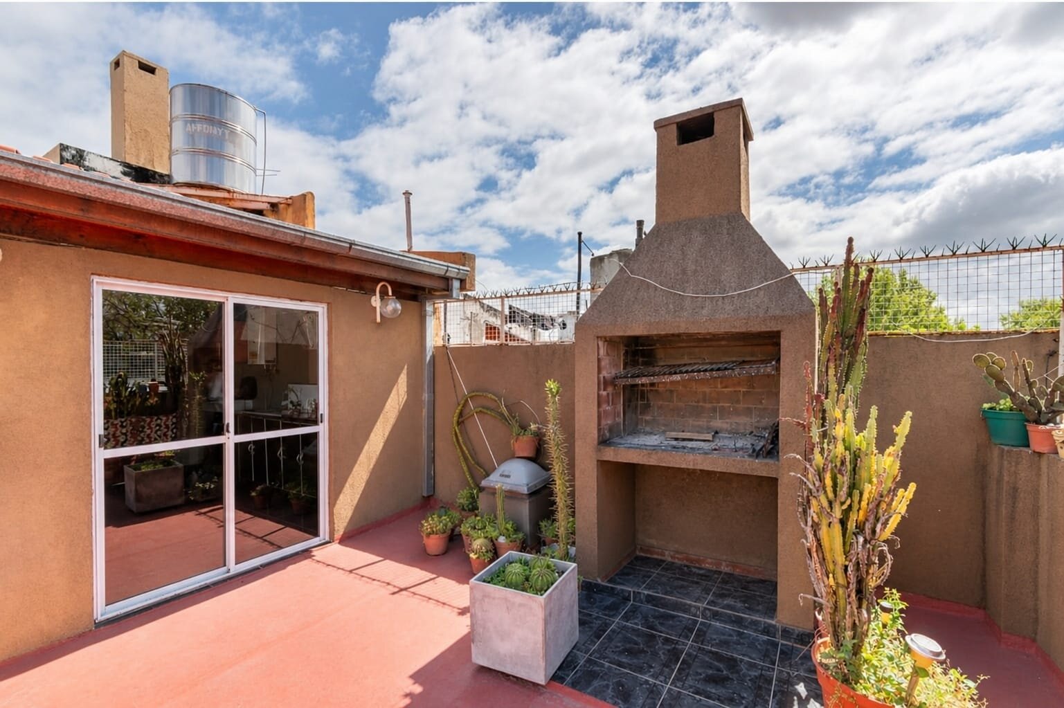 Venta. Casa 4 ambientes. Reciclada. Cochera. Patio. Quincho. Flores - 34