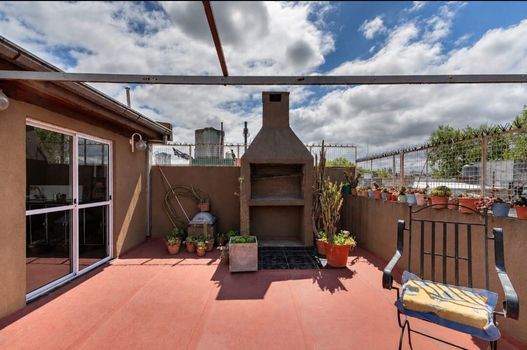 Venta. Casa 4 ambientes. Reciclada. Cochera. Patio. Quincho. Flores - 31