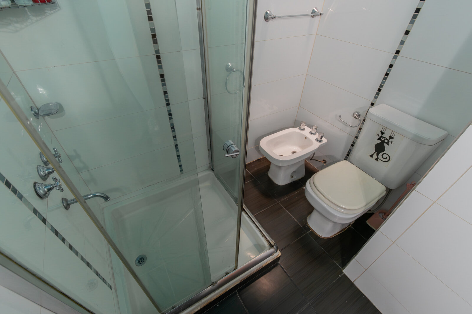 Venta. Casa 4 ambientes. Reciclada. Cochera. Patio. Quincho. Flores - 28