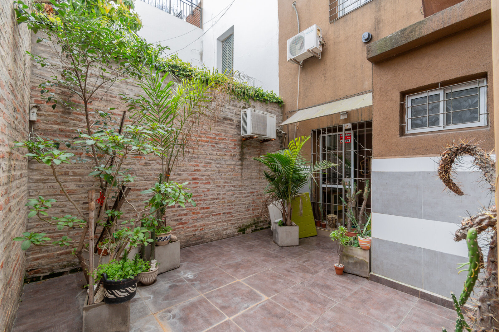 Venta. Casa 4 ambientes. Reciclada. Cochera. Patio. Quincho. Flores - 29