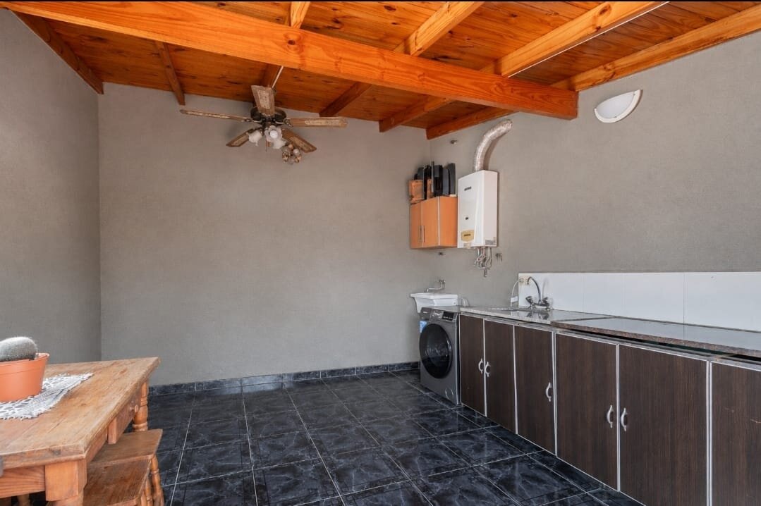 Venta. Casa 4 ambientes. Reciclada. Cochera. Patio. Quincho. Flores - 37