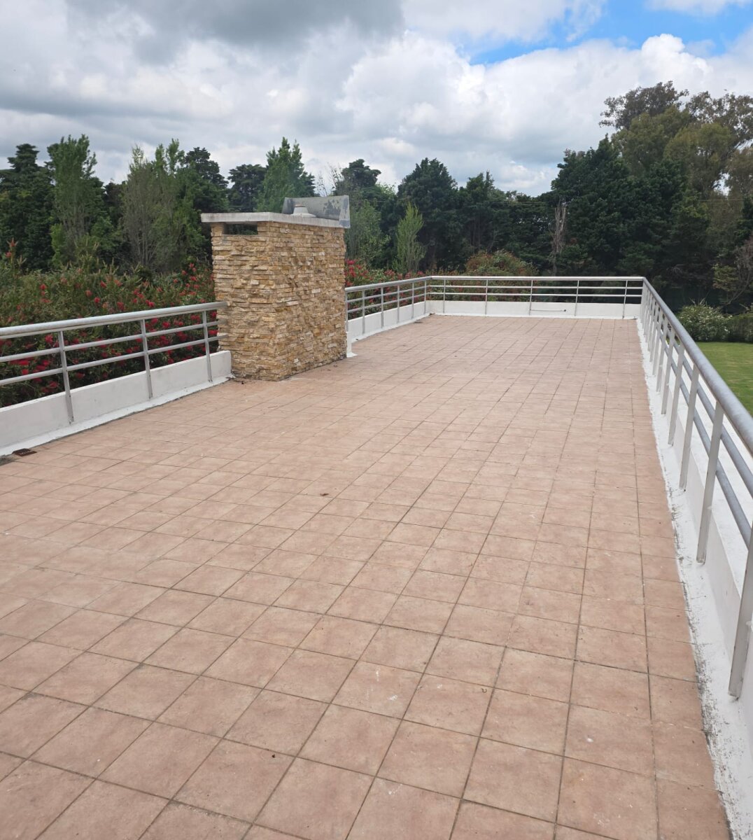 Casa en venta en Los Álamos, Ibarlucea – 550 m² cubiertos sobre 2.200 m² de terreno — foto 8