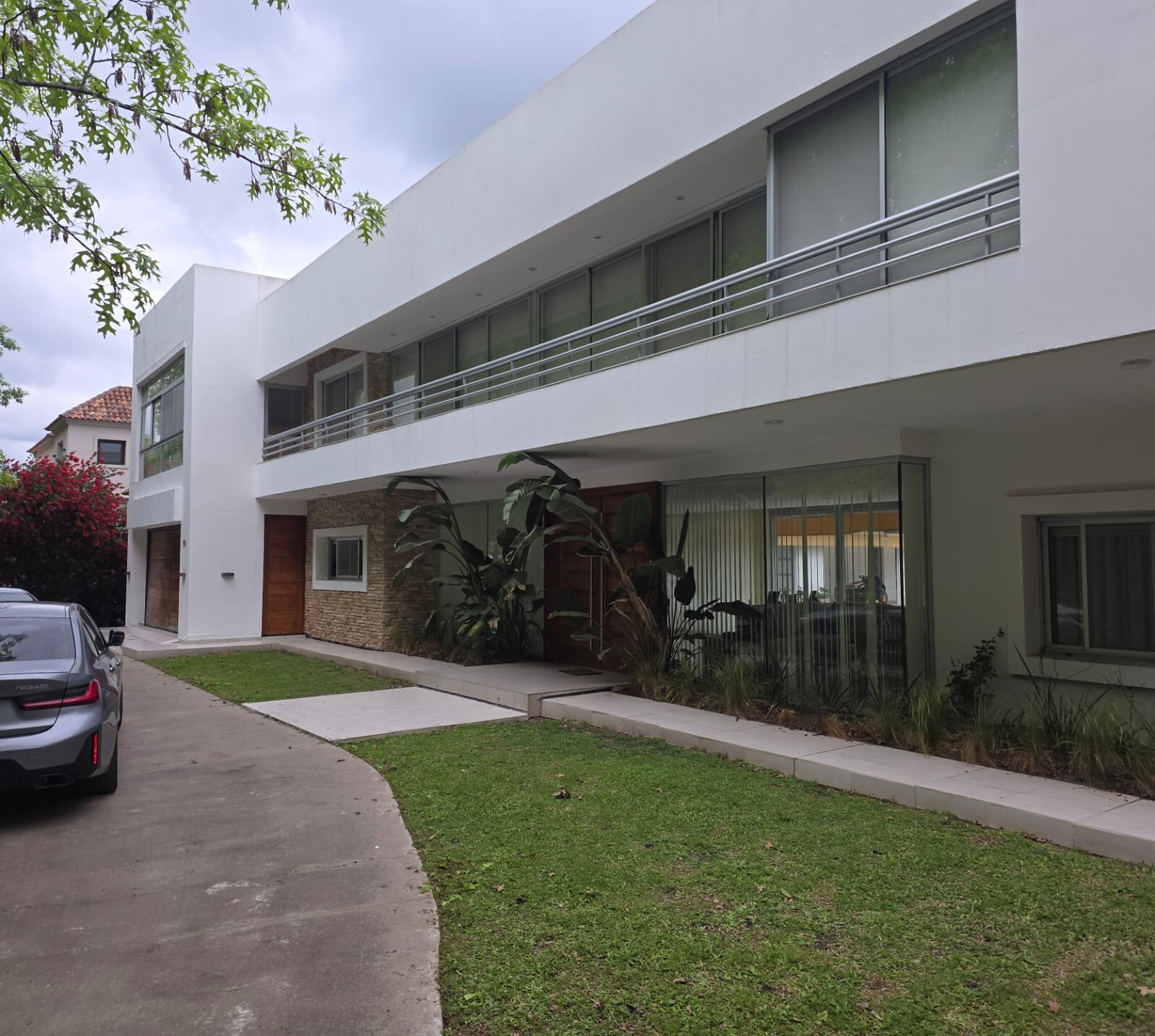 Casa en venta en Los Álamos, Ibarlucea – 550 m² cubiertos sobre 2.200 m² de terreno — foto 2