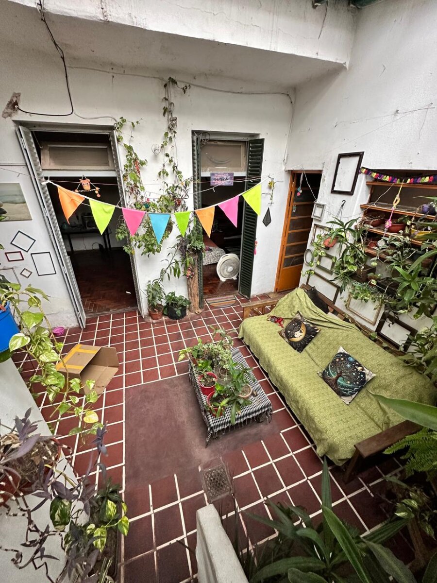 VENTA DEPARTAMENTO DE PASILLO 2 DORMITORIOS GABOTO 1200 - Patio y terraza - 1