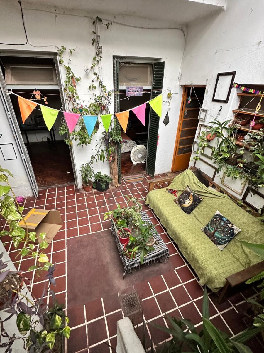 VENTA DEPARTAMENTO DE PASILLO 2 DORMITORIOS GABOTO 1200 - Patio y terraza - 2
