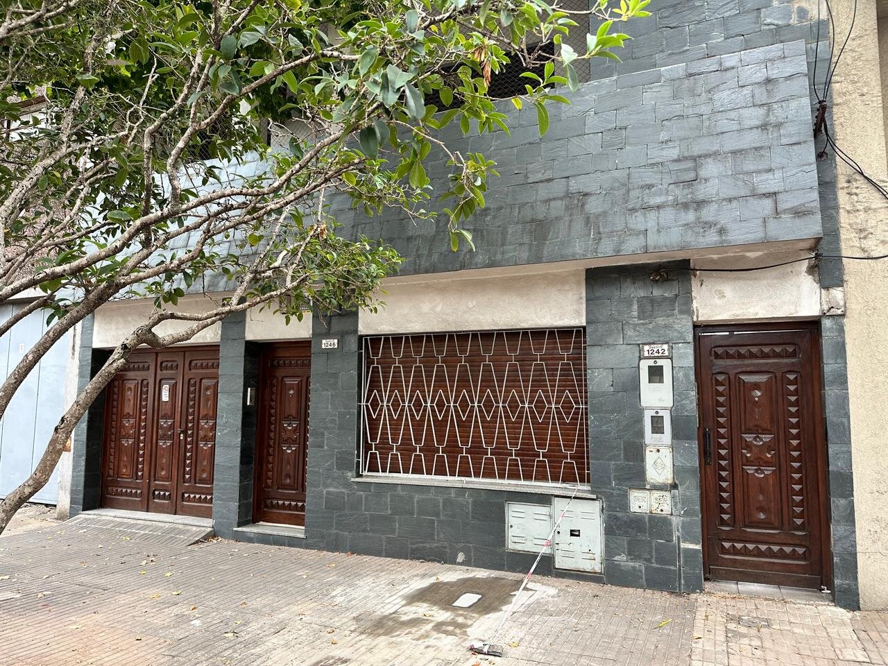 VENTA DEPARTAMENTO DE PASILLO 2 DORMITORIOS GABOTO 1200 - Patio y terraza - 12