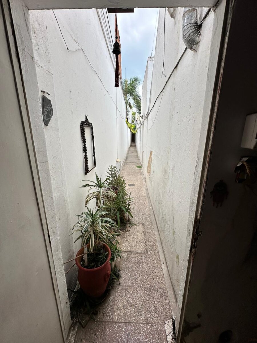 VENTA DEPARTAMENTO DE PASILLO 2 DORMITORIOS GABOTO 1200 - Patio y terraza - 5