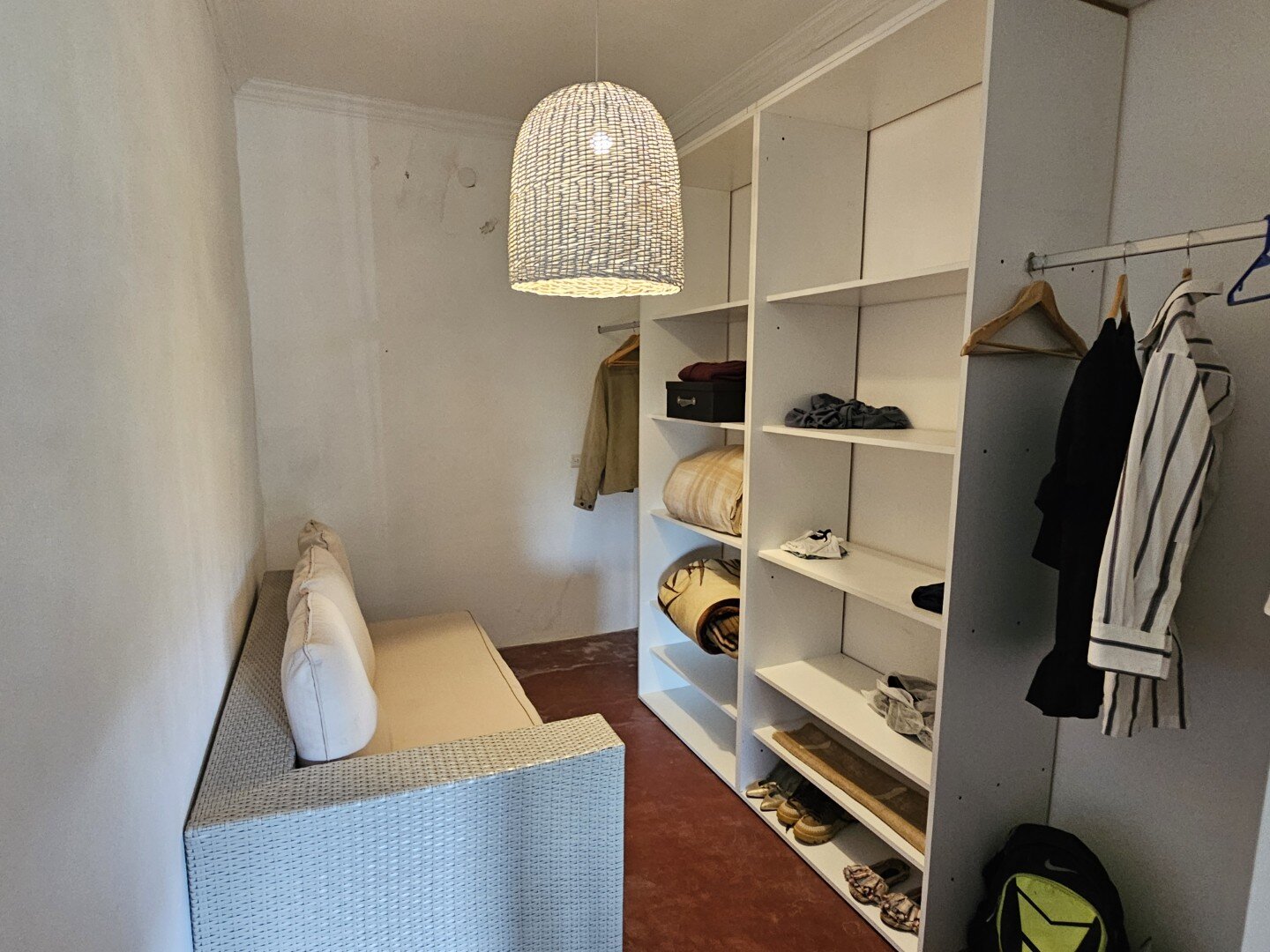 Casa quinta, de tres dormitorios, tres baños y amplio terreno con pileta. Exclente estado - 29