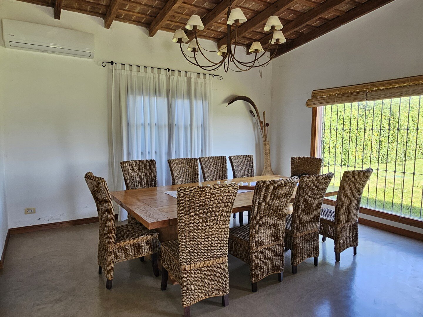 Casa quinta, de tres dormitorios, tres baños y amplio terreno con pileta. Exclente estado — foto 5