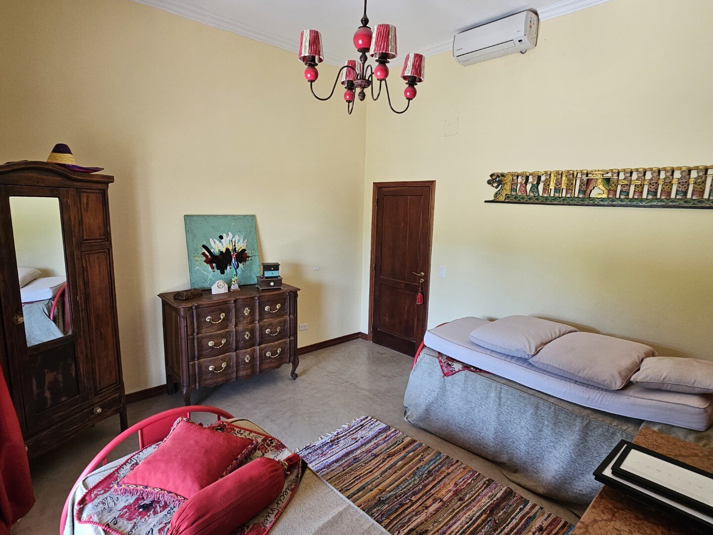 Casa quinta, de tres dormitorios, tres baños y amplio terreno con pileta. Exclente estado — foto 15