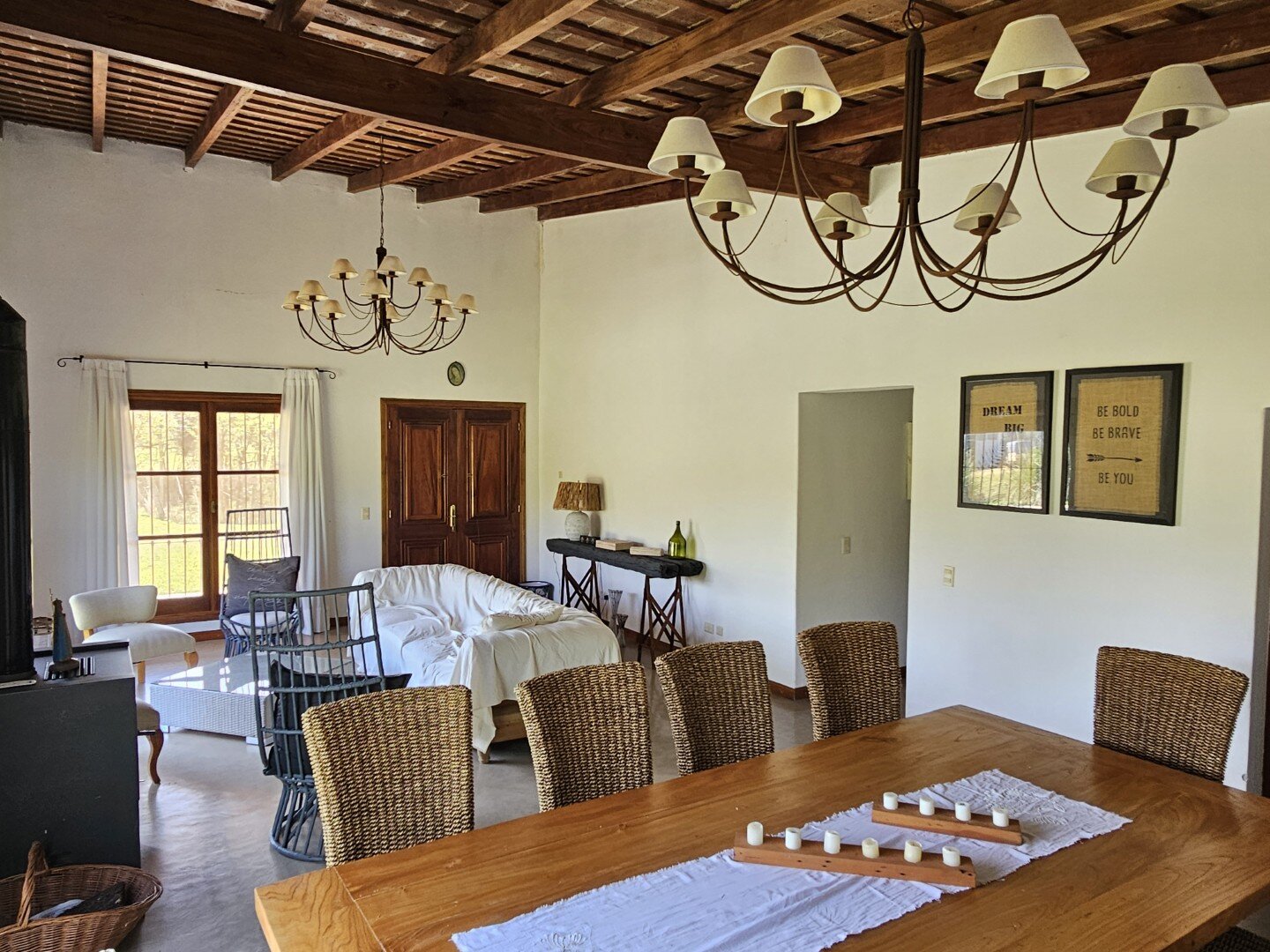 Casa quinta, de tres dormitorios, tres baños y amplio terreno con pileta. Exclente estado — foto 9