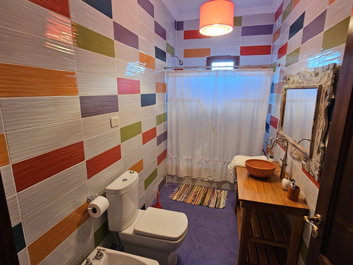 Casa quinta, de tres dormitorios, tres baños y amplio terreno con pileta. Exclente estado - 21