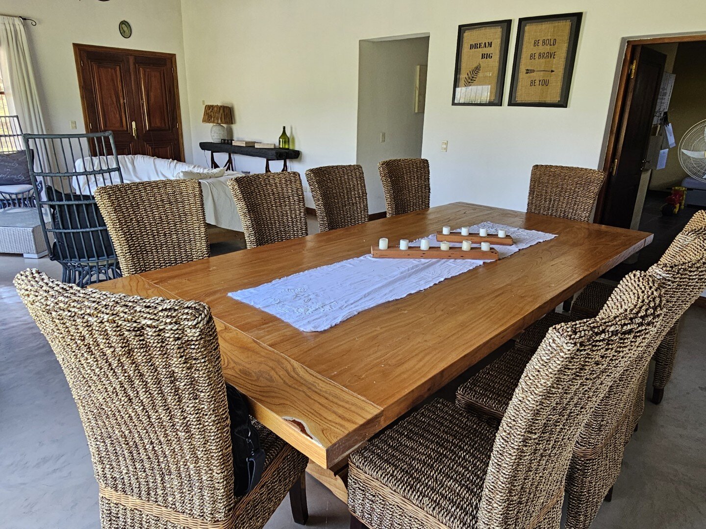 Casa quinta, de tres dormitorios, tres baños y amplio terreno con pileta. Exclente estado — foto 11