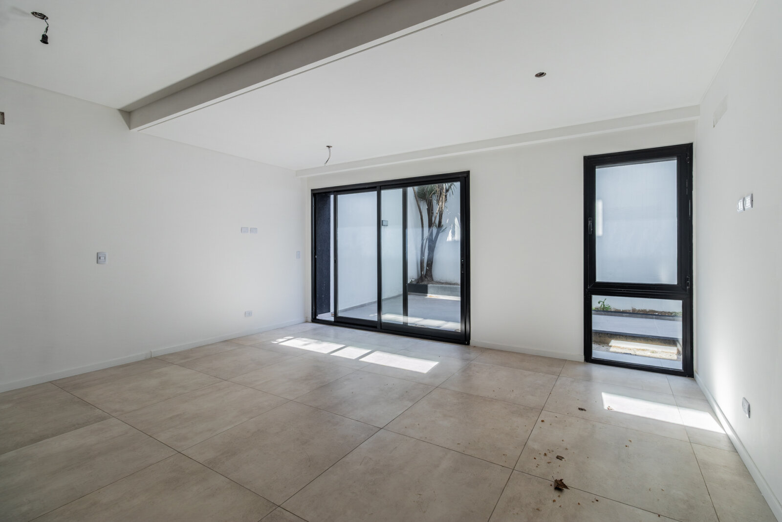 Venta. Departamento 3 ambientes a estrenar. Con patio. Eléctrico. Liniers - 13