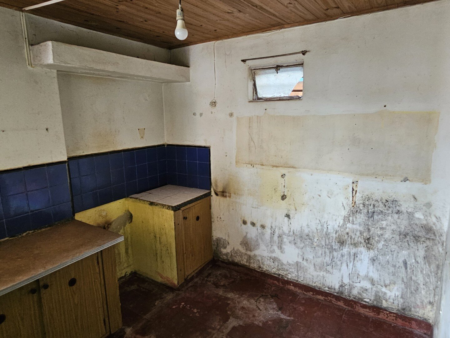 Casa a refaccionar, exclente esquina. Abasolo y Berutti - 16