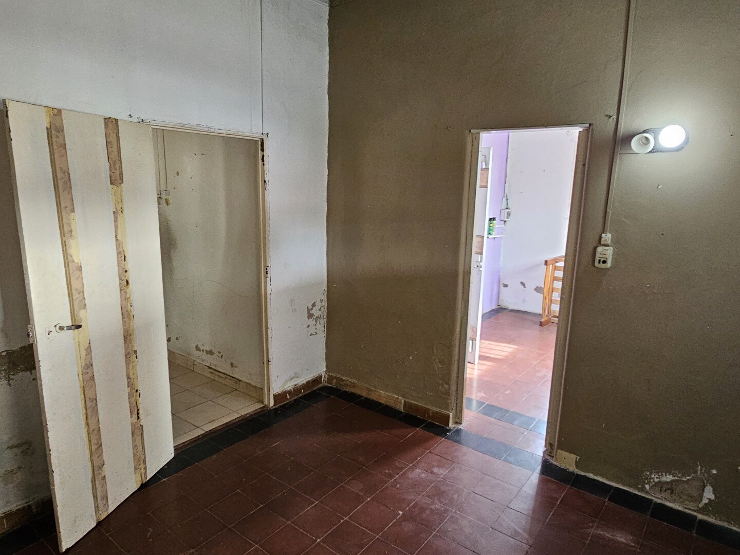 Casa a refaccionar, exclente esquina. Abasolo y Berutti - 21