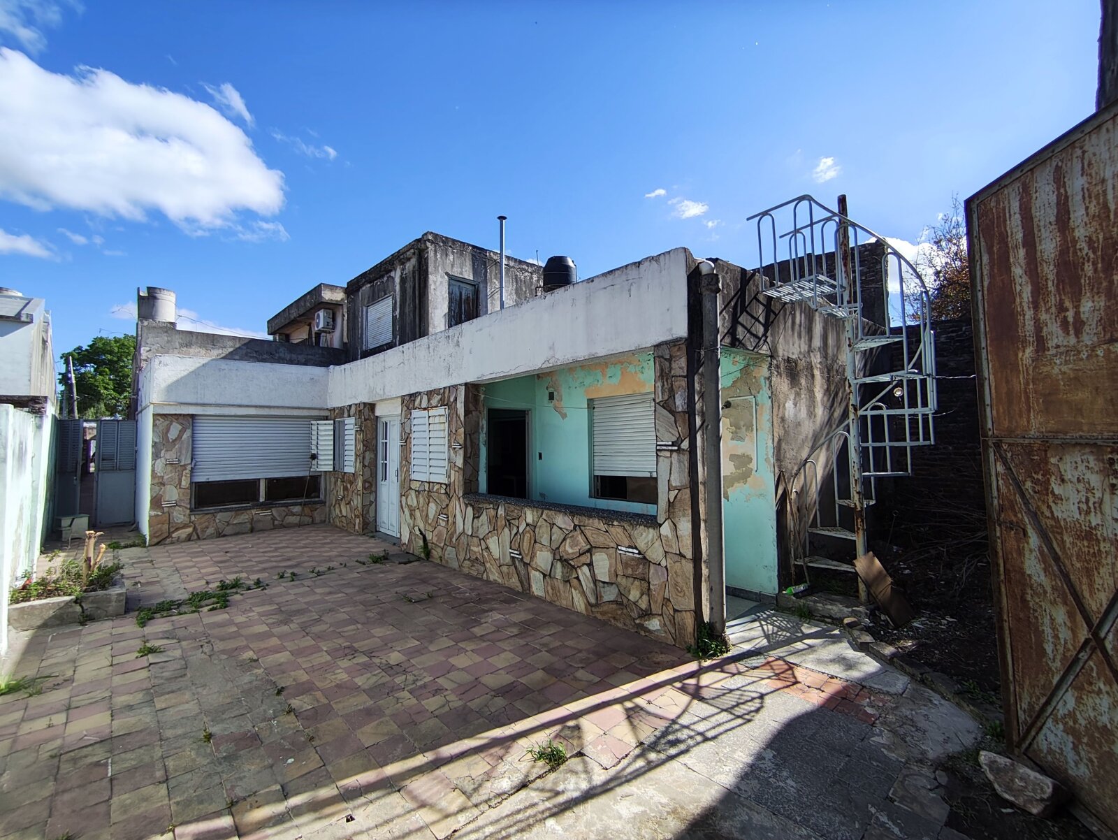 Liquidacion Casa Interna con gran terreno/galpon. Amenabar 3300. Rosario.