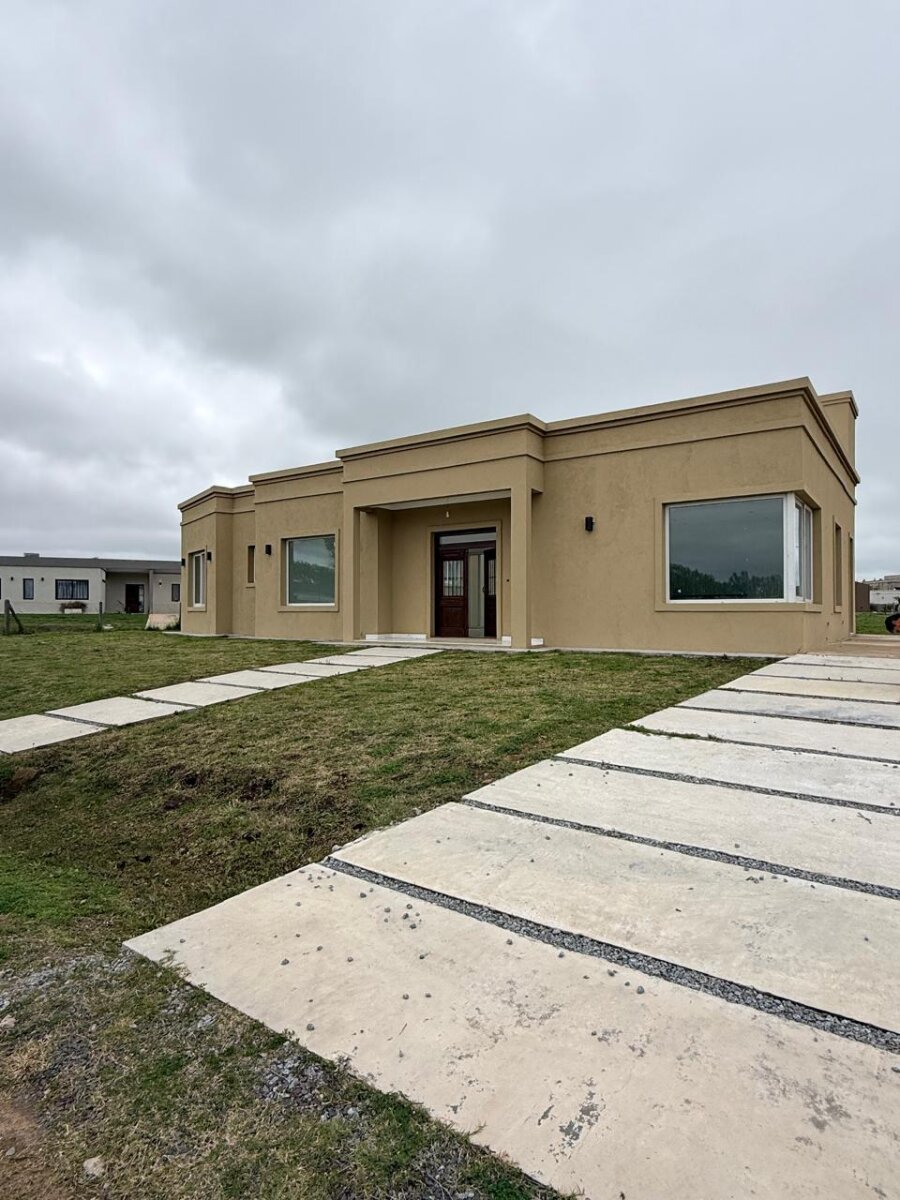 VENTA-Casa 4 amb. en Medal Country Club Acepta Permuta/Financiación