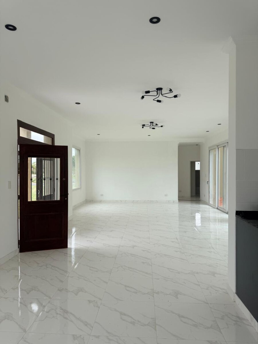 VENTA-Casa 4 amb. en Medal Country Club Acepta Permuta/Financiación — foto 3