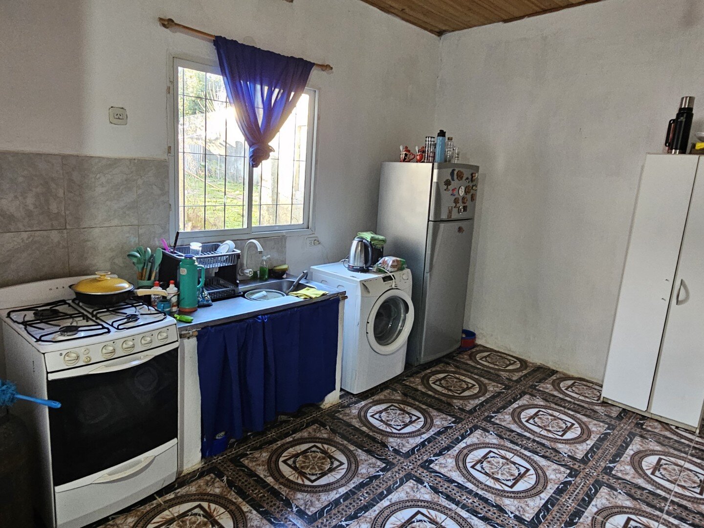Casa de tres dormitorios, un baño completo, cocina comedor, amplio terreno: Laprida 868 — foto 8