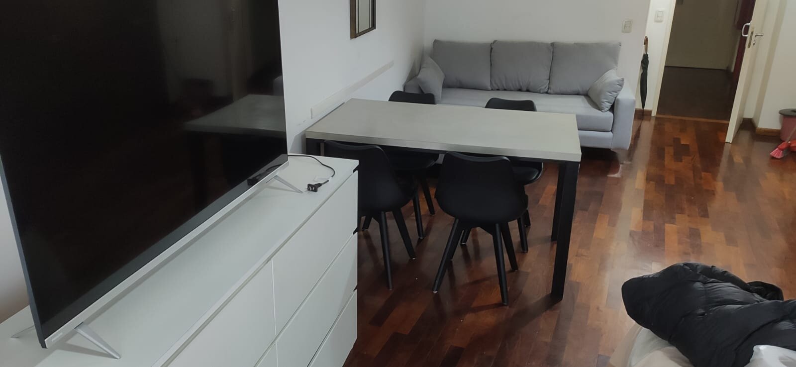 Nuñez, Ibera 2300, piso 3, 1 amb, u$s 600 incluído con tope de $ 20,000 de luz. 07-11-26 - 6