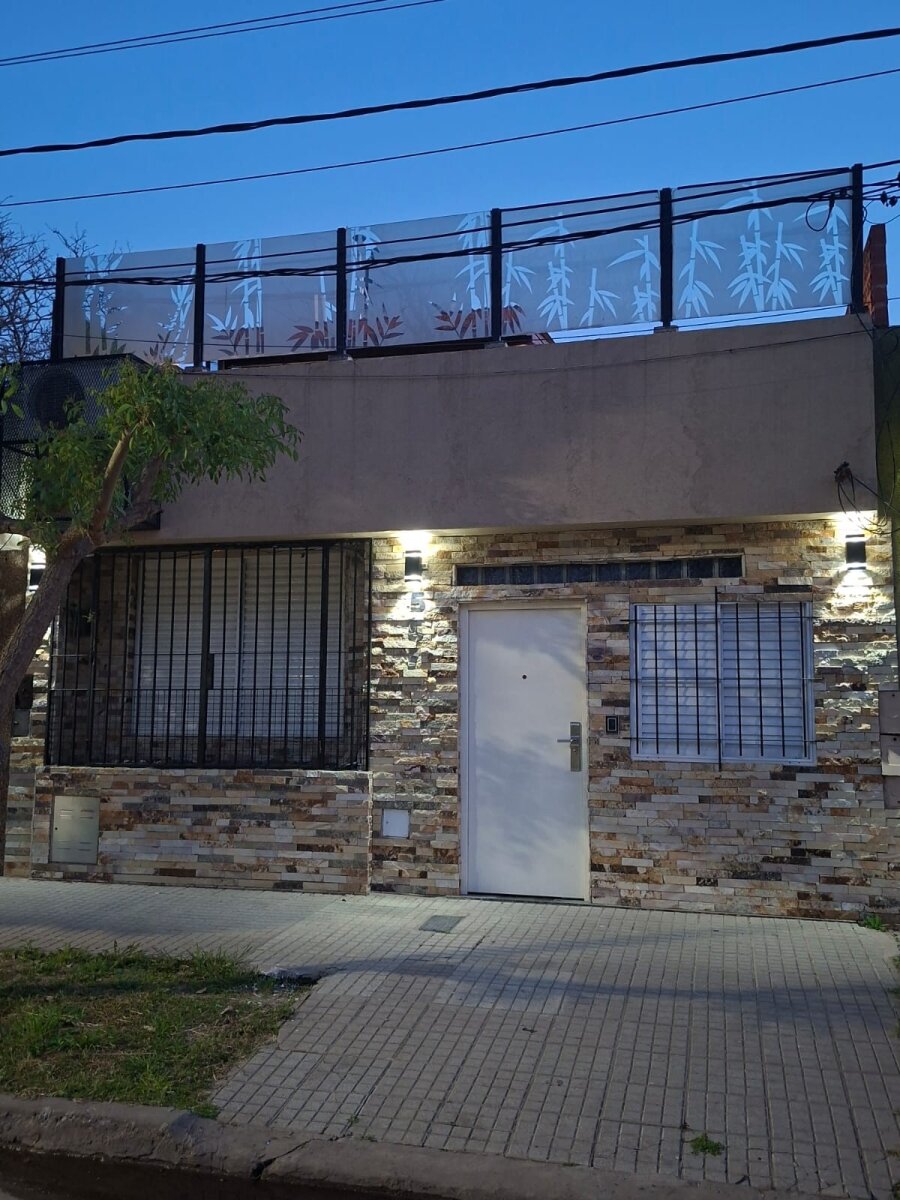 ESTEBAN DE LUCA 557 - 21