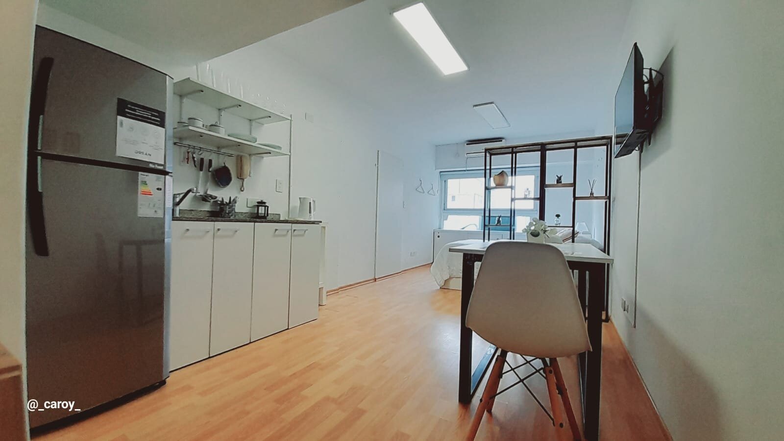 Tribunales, Uruguay 600, piso 8 I, 35m2, u$s 500 + Expensas aprox $ 150,000 ) + servicios - 2