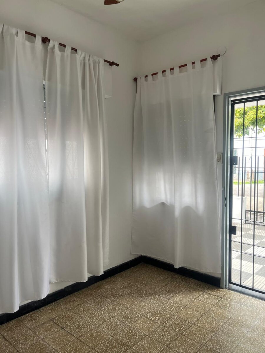 PESSAN Y LARREA BARRIO AZCUENAGA AMPLIA CASA 3 DORMITORIOS — foto 7