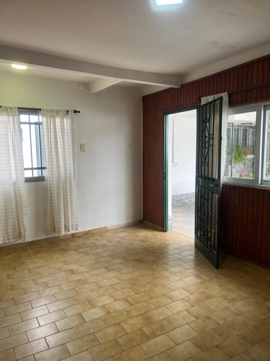 PESSAN Y LARREA BARRIO AZCUENAGA AMPLIA CASA 3 DORMITORIOS - 28