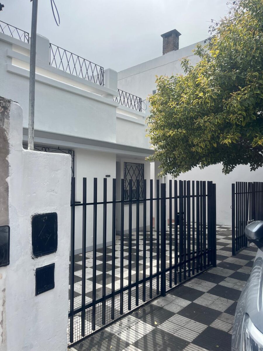 PESSAN Y LARREA BARRIO AZCUENAGA AMPLIA CASA 3 DORMITORIOS — foto 2