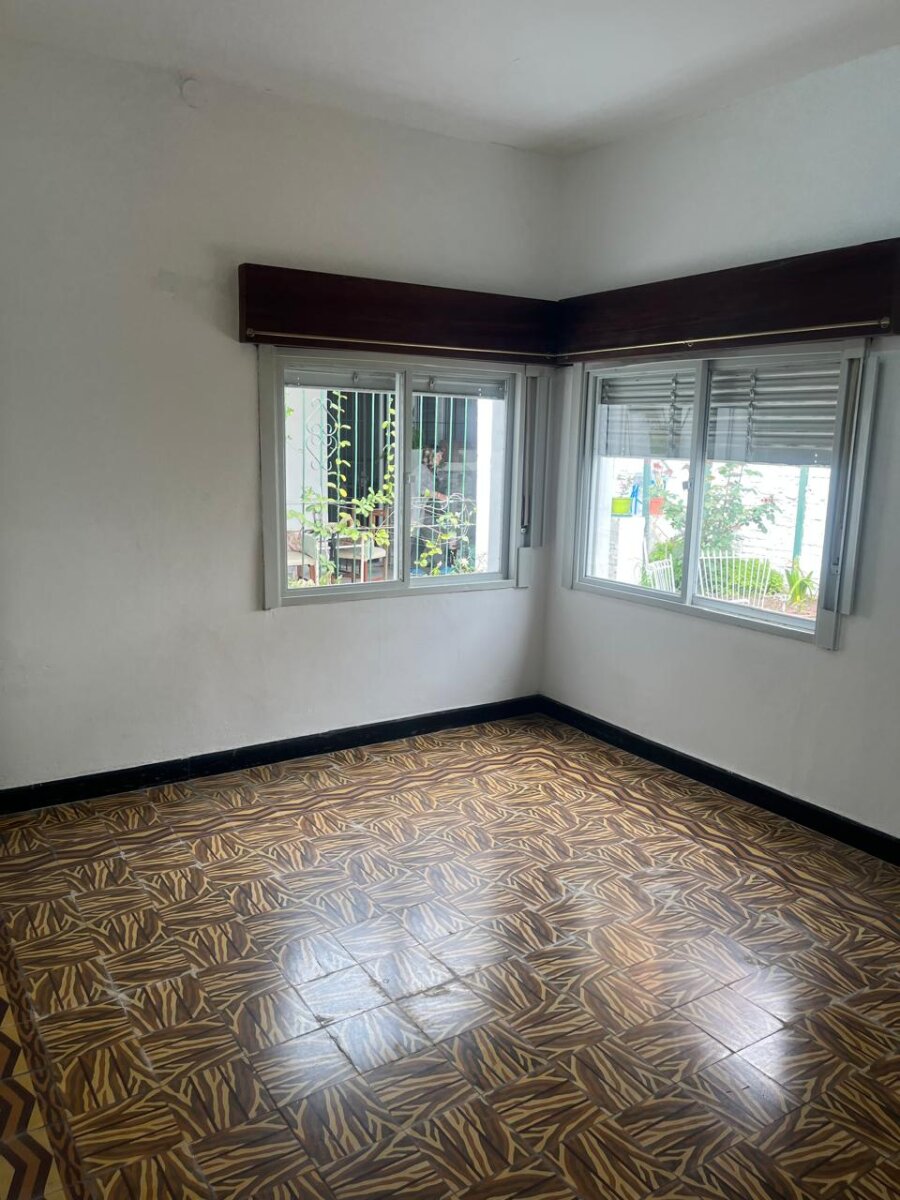 PESSAN Y LARREA BARRIO AZCUENAGA AMPLIA CASA 3 DORMITORIOS - 30