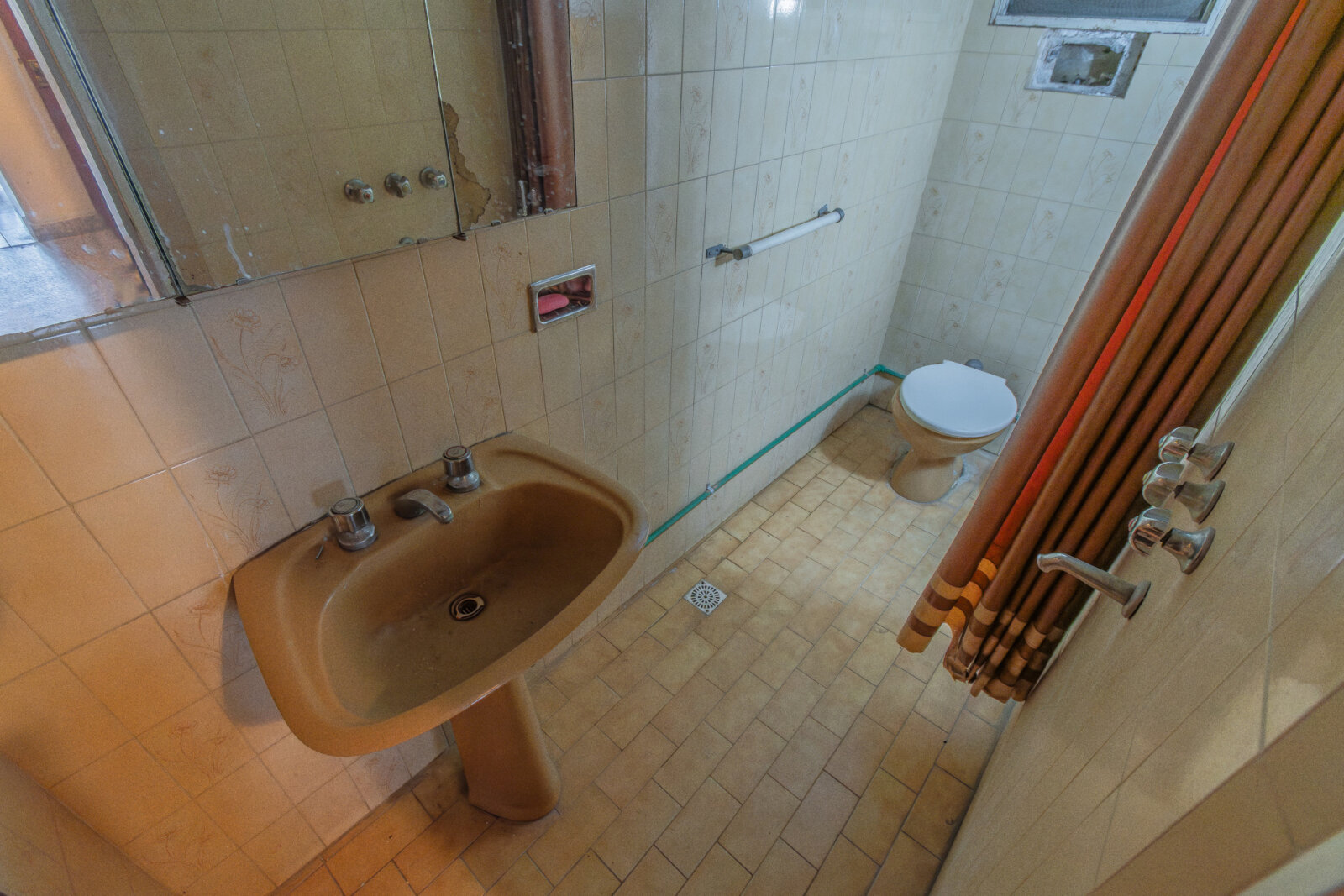 Venta en block. Varias unidades. Posibilidad subdivisión. Ideal inversor. Morón - 21