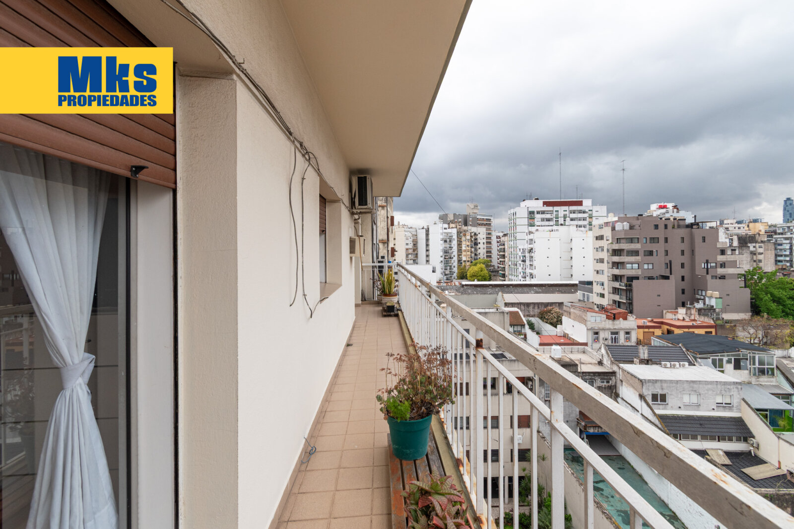 Departamento de 5 Ambientes c/dep en Venta 204 m2 con balcon aterrazado, cochera y baulera. - 24